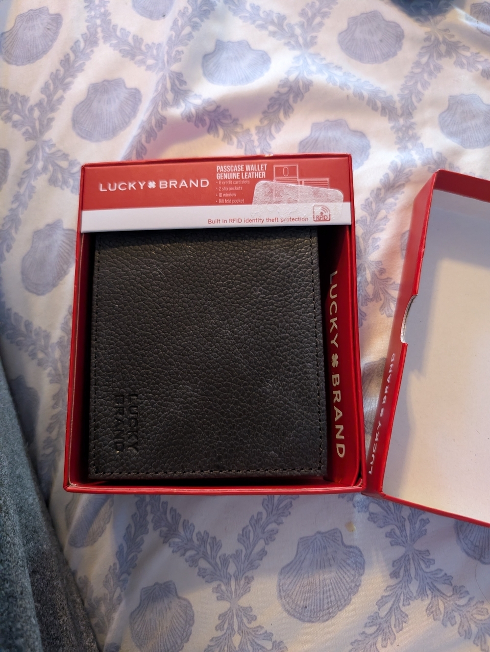 Lucky Brand Men's Black Leather Passcase Wallet